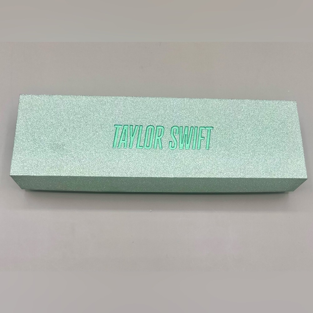 Taylor Swift The Life of A Showgirl Opalite Lock Necklace /Pouch 18K Gold Plated - Picture 5 of 7